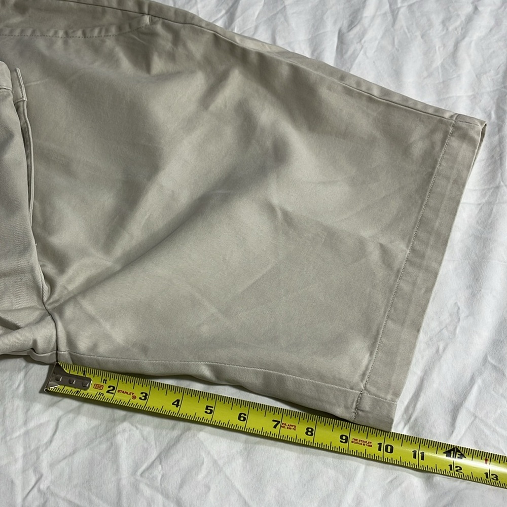 G.H. Bass & Co. mens stone khaki rugged flat front 10" chino shorts - size 42 - Picture 9 of 10
